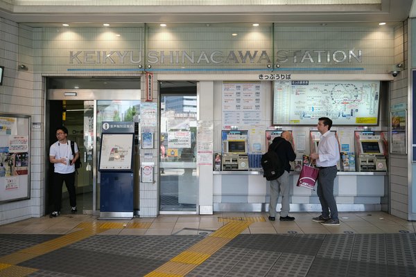 What are the must-visit gardens in England for a tranquil escape from the hustle and bustle?